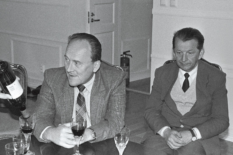 St. Peterburi Eesti Seltsi esimees Jaan Haldre ja suurärimees Georg Rosenberg (vasakul).