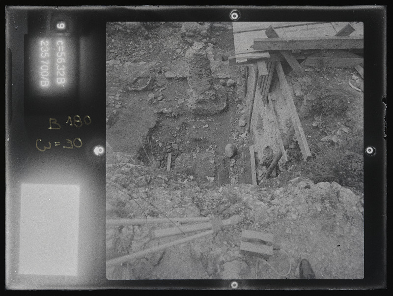 Rakvere, Rakvere linnusevaremed. Rakvere linnuse varemed vallikraaviga. Rakvere linnuse stereofotogramm-meetriline mõõdistamine.