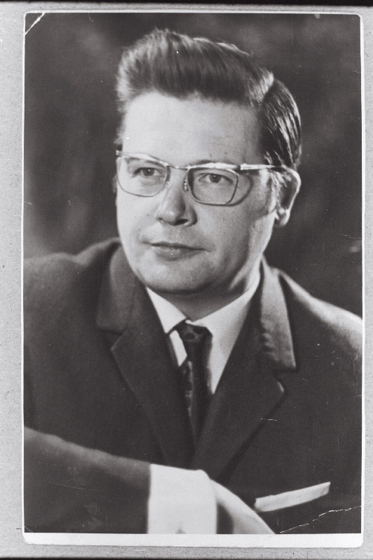 Gridnjov, Juri - venekeelse muusikateatri “Bajaderka” laulja.