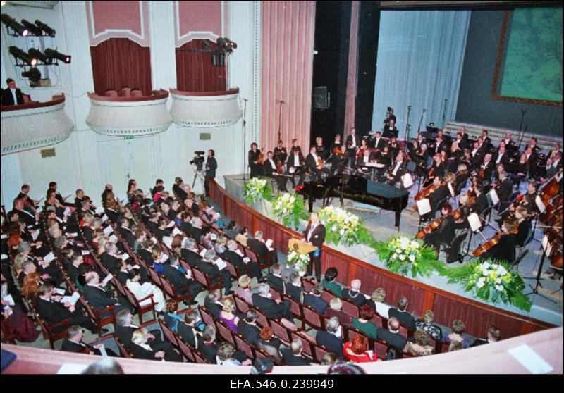 Eesti Vabariigi aastapäeva aktus ja presidendipaari vastuvõtt Estonia kontserdisaalis. Vaade saali ja lavale.