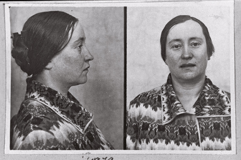 Eestisse saabunud Nõukogude Liidu kodanik, Vabadussõja ajal vaenlase kasuks salakuulamisega tegelenud Elisabeth Jüri tütar Birkenberg vahistatuna.
