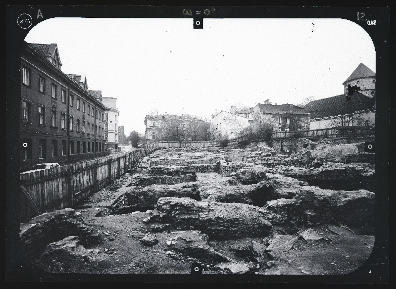 Tallinn. Kvartal nr 37. Ehitusarheoloogia. Harju tänava stereofotogramm-meetriline mõõdistamine.