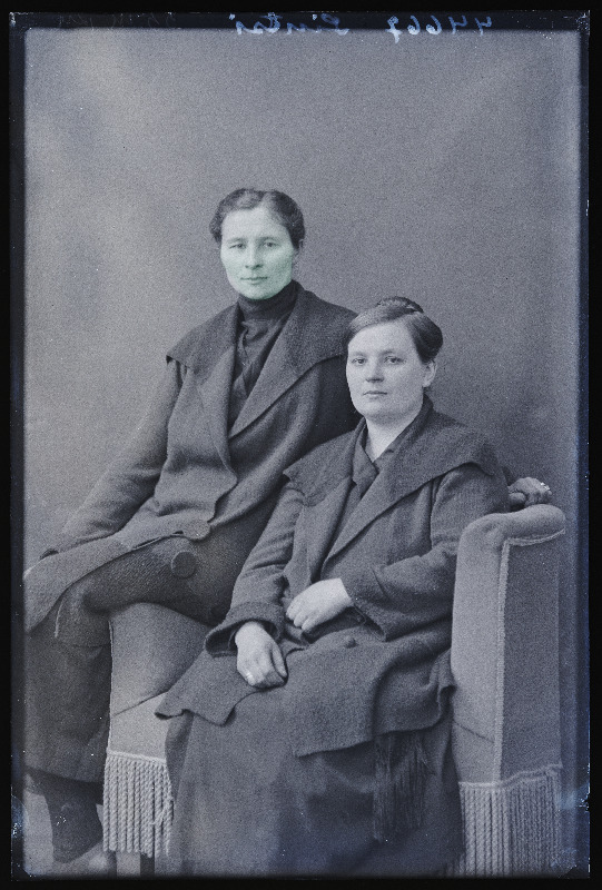 Kaks naist, (foto tellija Lintsi [Linsi]).