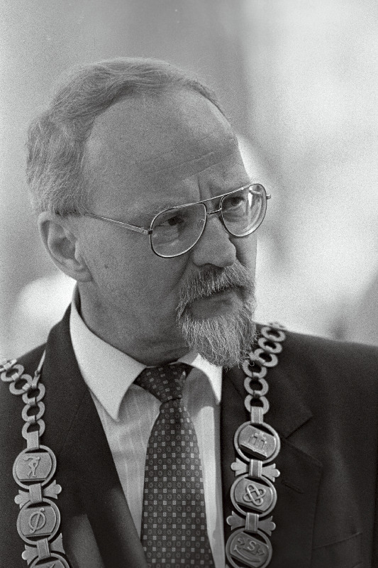 Tulviste, Peeter -Tartu Ülikooli rektor, professor.