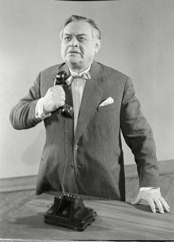 Voldemar Alev Leonid Sergejevitš osatäitjana N. Hikmeti ja V. Tuljakova näidendis Kaks kangekaelset V. Kingissepa nimelises TRA Draamateatris.
