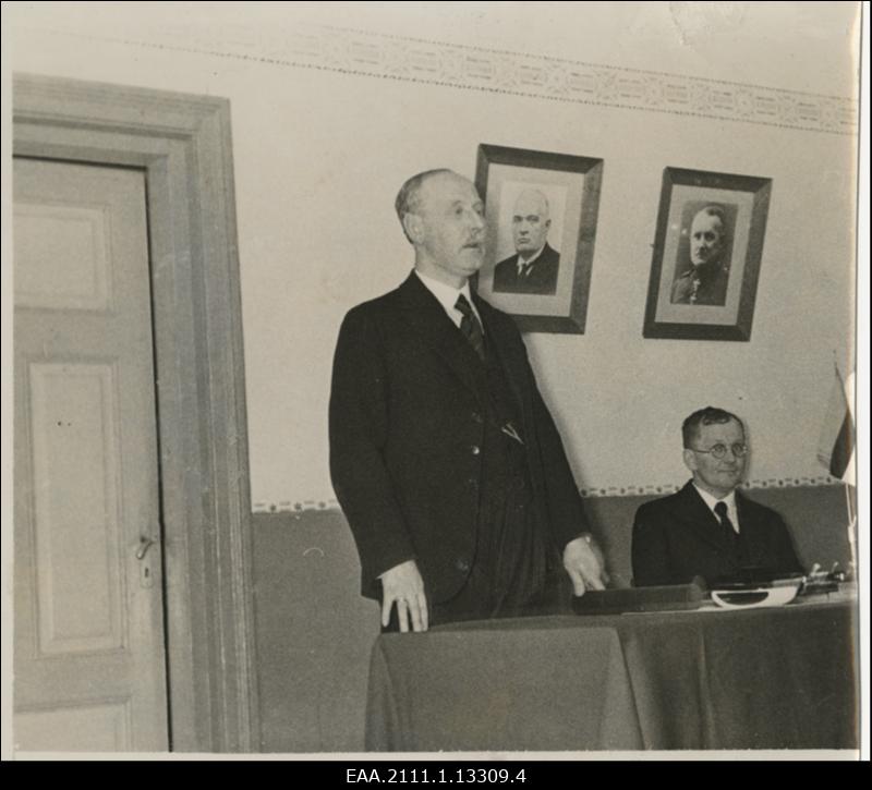 Rannu vabastamise 20. aastapäeva tähistamine 16.01.1939, peaminister Kaarel Eenpalu kõnelemas Rannu vallavolikogu pidulikul koosolekul