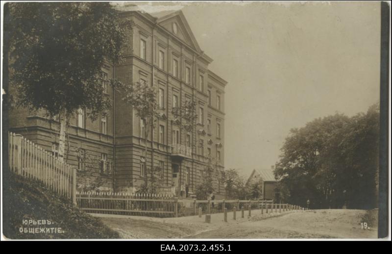 Üliõpilaste ühiselamu (hilisem Ajalooarhiiv) hoone fassaad (Postkaart)
Oktoober 1914
