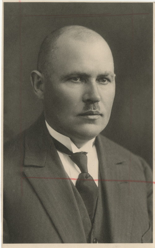 Mihkel Rõuk, eesti koolitegelane ja Rahvuskogu liige, portreefoto