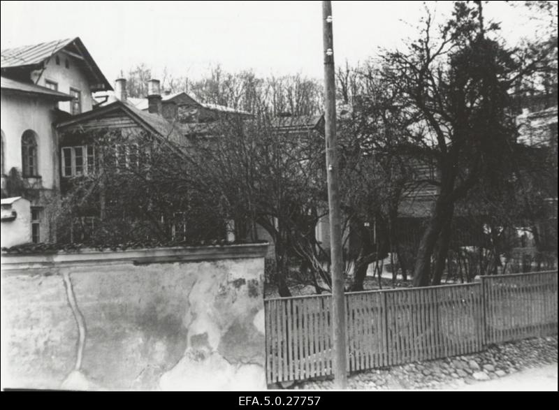 Hooned Gustav Adolfi tänaval, mis lähevad lammutamisele instituutide hoone ehitamise tõttu.