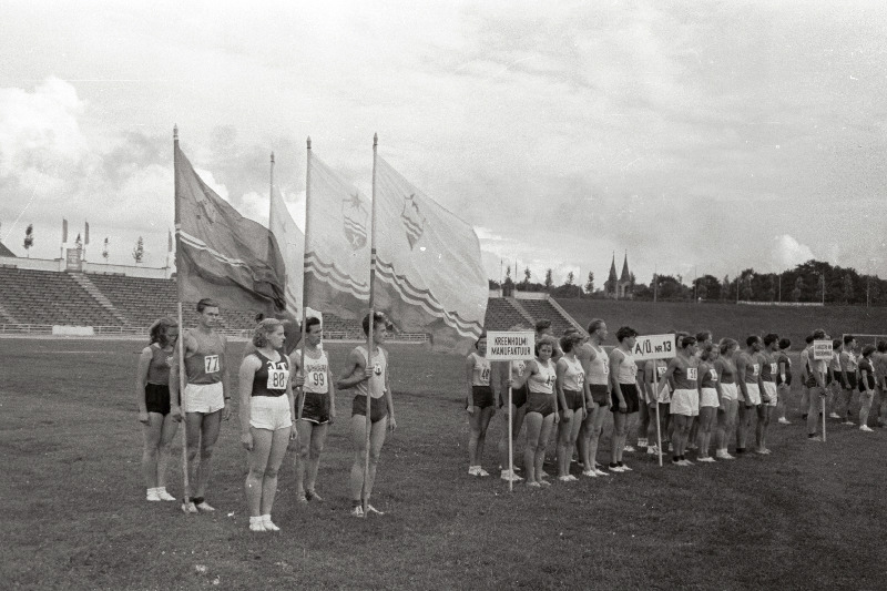 Eesti NSV ametiühingute X suvespartakiaadi kergejõustikuvõistlused Komsomoli nim staadionil.