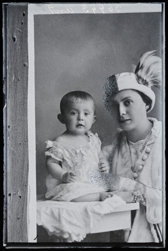 Naine lapsega, (02.11.1921 fotokoopia, tellija Unt).