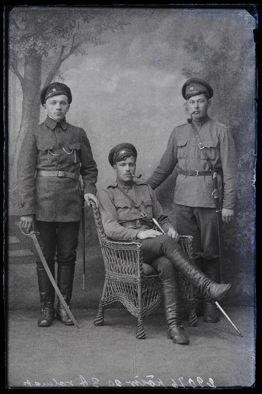 Grupp sõjaväelasi, (foto tellija Kõiv).