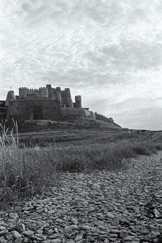 Stuudio „Lenfilm“ mängufilmist „Hamlet“ võteteks Vääna paekaldale ehitatud Helsingöri Kronborgi loss.