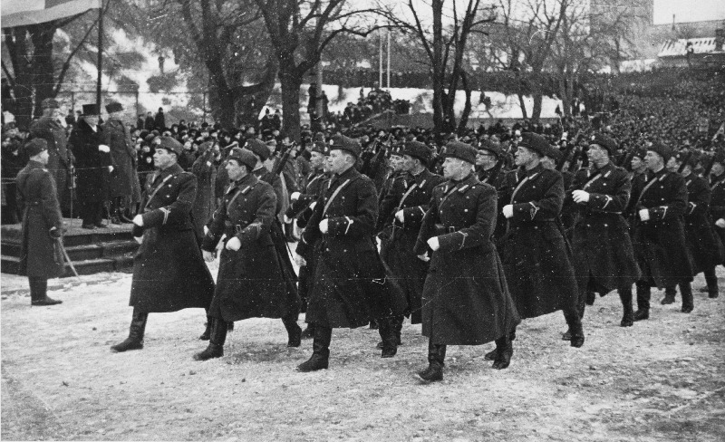 Eesti Vabariigi 19. aastapäeva puhul korraldatud paraad Tallinnas Vabaduse väljakul. Sõjakool paraadil.
