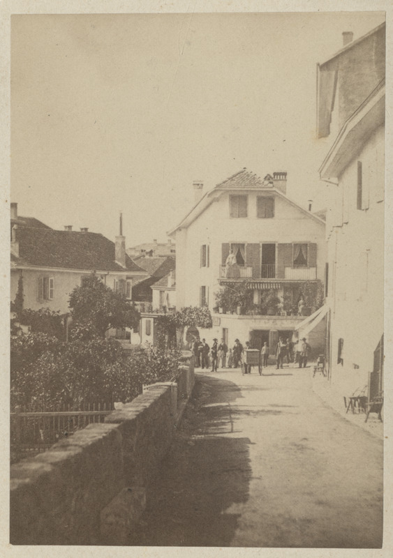 Tänav Montreux's, taustal Mojeri(?) pansion