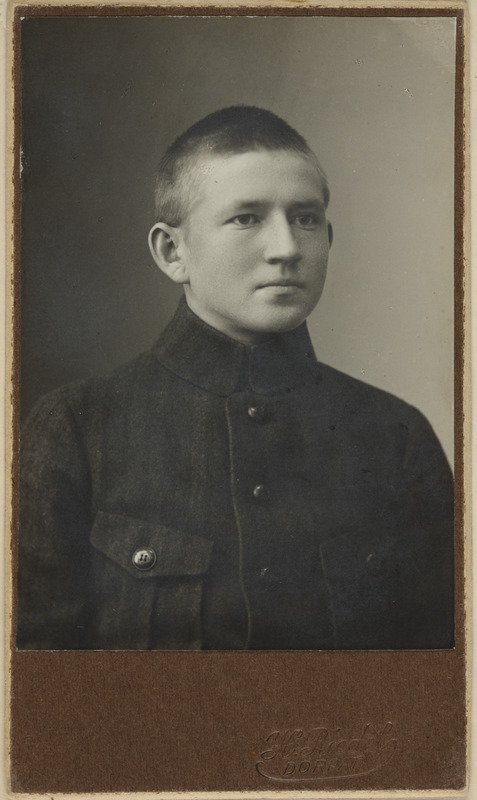 Eesti üliõpilaste seltsi "Veljesto" liige Rahuleid Kask, portreefoto