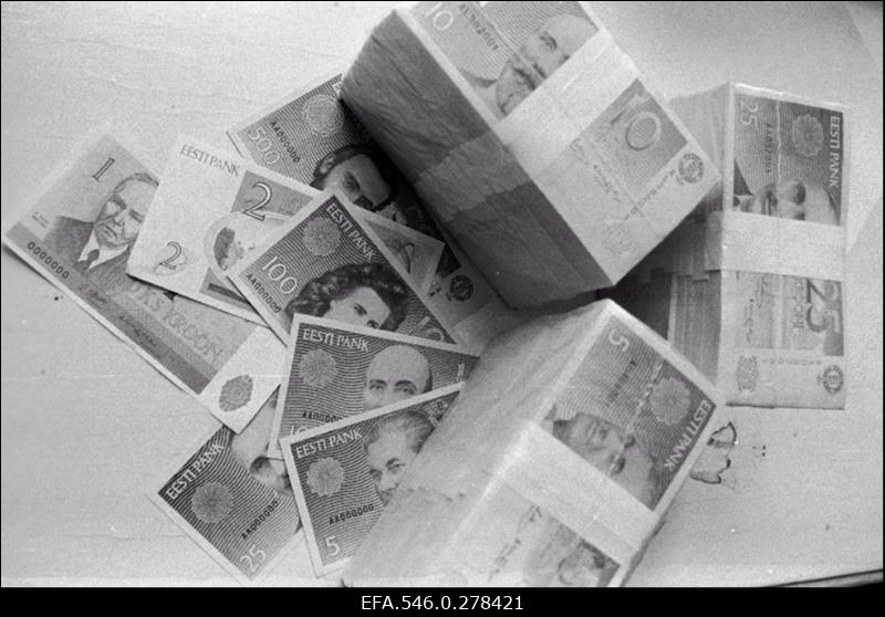 Rahavahetus kroonidele üleminekul.