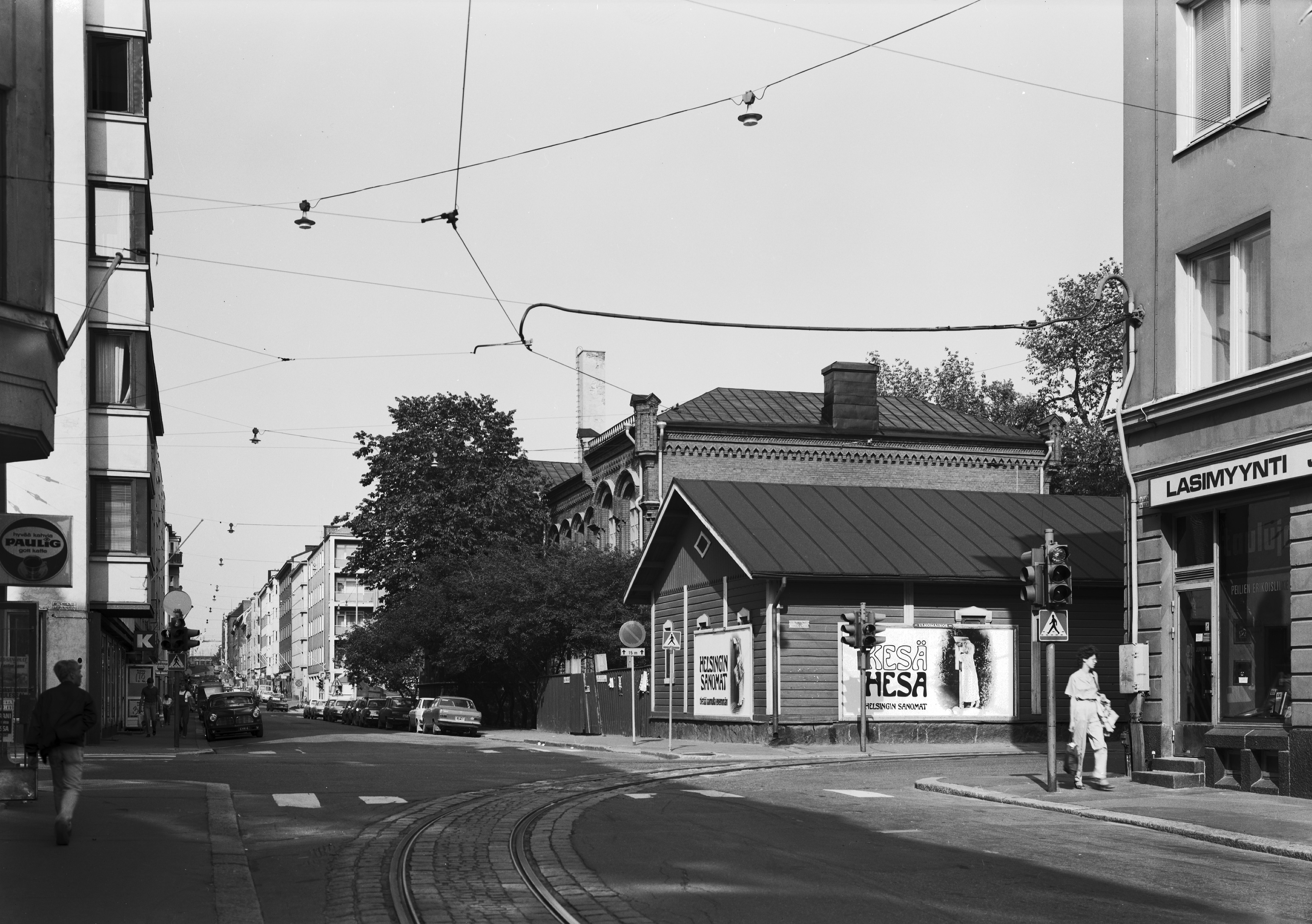 {'fi': 'Kalevankatu 48. - Hietalahdenkatu 1. Kalevankatu 50. Oikealla Kaartin lasaretin sotilassairaalamiljööseen kuuluvia rakennuksia, arkkitehtina Evert Lagerspetz.', '_type': 'lang'} - Kalevankatu 48. - Hietalahdenkatu 1. Kalevankatu 50. Oikealla Kaartin lasaretin sotilassairaalamiljööseen kuuluvia rakennuksia, arkkitehtina Evert Lagerspetz; negatiivi, filmi, mv