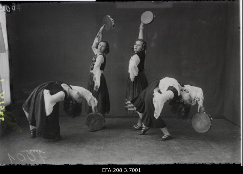 Grupp Paide Ühisgümnassiumi tantsijad.