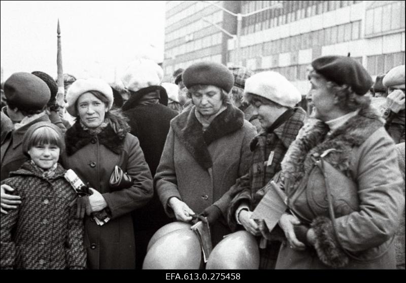 Oktoobrirongkäik. Igor Jakobsoni viimane tööpäev PI (Projekteerimisinstituudi jsk-s).