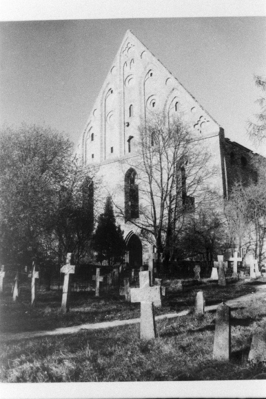 Pirita kloostri surnuaed ja varemed.