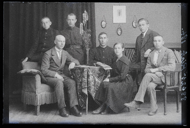 Grupp inimesi, (foto tellija Rist).