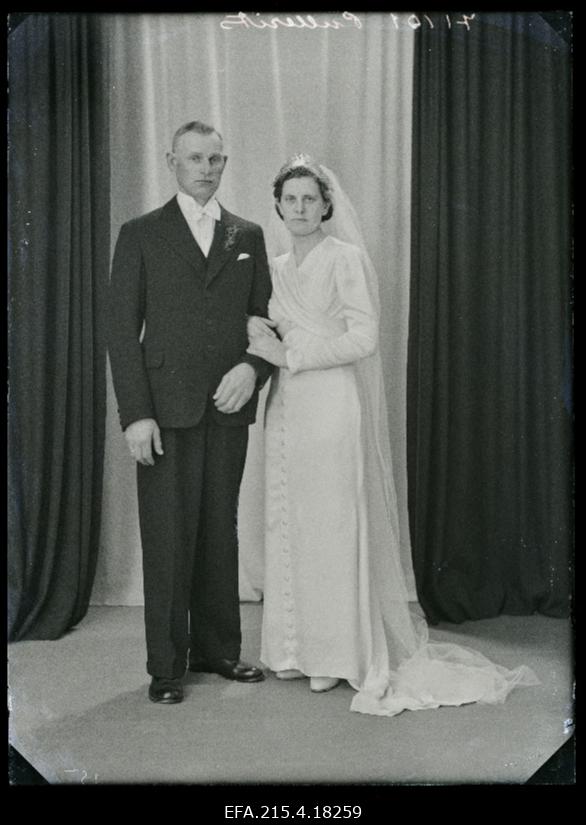 Noorpaar, August Pullerits abikaasaga.