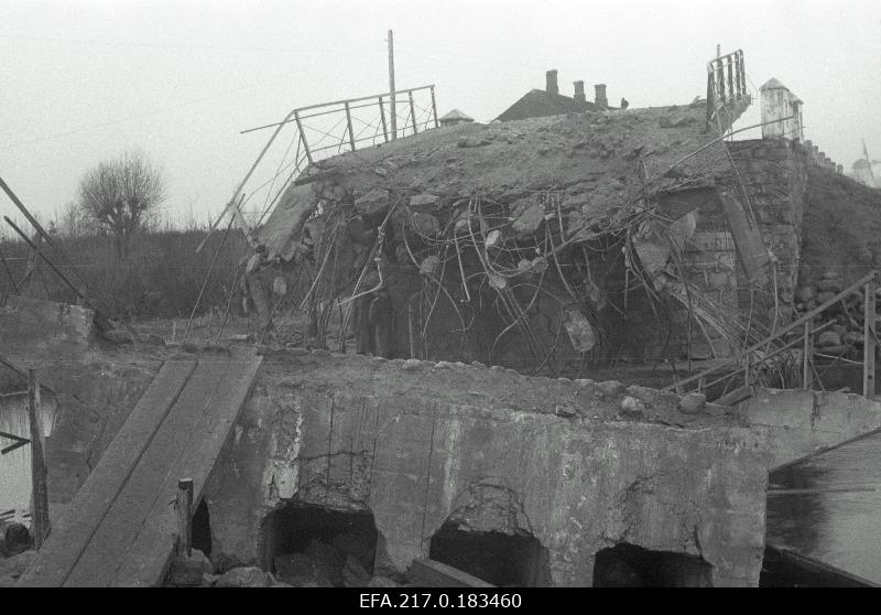 Purukslastud Oiu sild Tännassilma jõel.