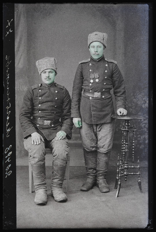 Kaks sõjaväelast, (foto tellija Melnikoff [Melnikov]).