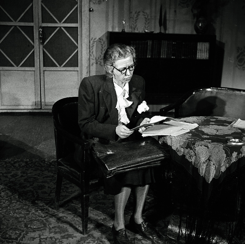 Stseen lavastusest Kaotatud kodu Riikliku Teatriinstituudi üliõpilaste esituses.