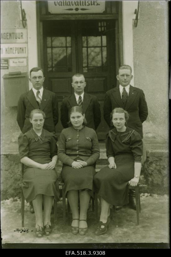 [Einmani] vallavalitsuse töötajad.