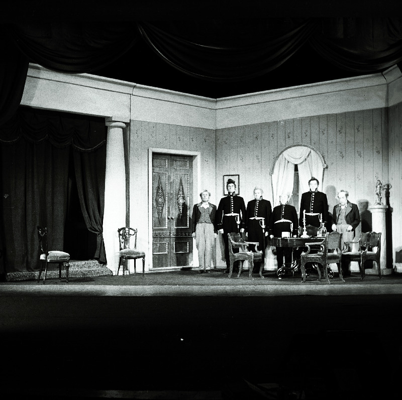 Stseen N. Gogoli komöödiast Revident (Ants Lauteri lavastus)