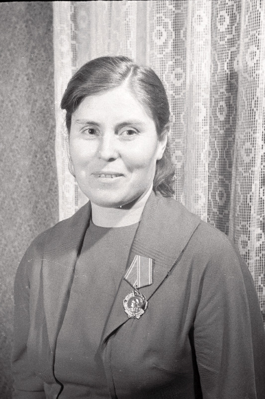 Busteljova, Nadežda - Pärnu Linaketrus- ja Kudumisvabriku kuduja, Lenini ordeni kavaler .
