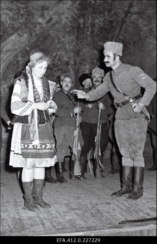 Rapla raj Märjamaa Kultuurimaja näitering kunstilise isetegevuse festivalil esitamas Aleksandrovi operetti "Pulmad Malinovkas".