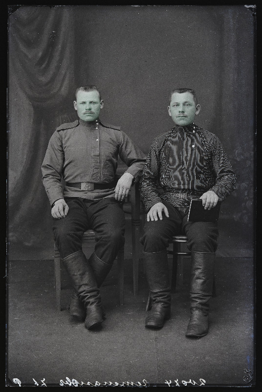 Kaks meest, (foto tellija Getmanoff [Getmanov]).