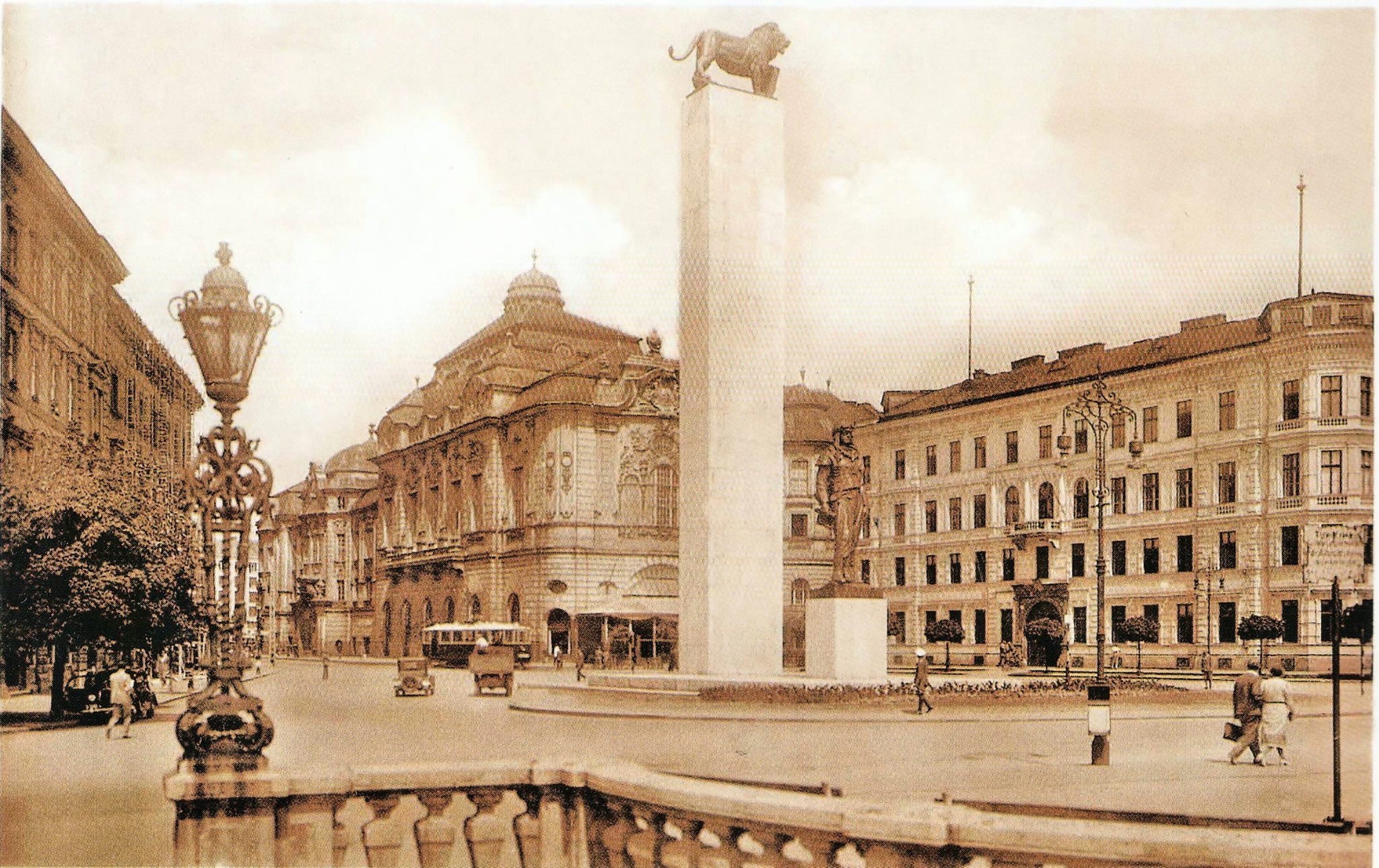 Štefanik Denkmal am Krönungshügel - lang