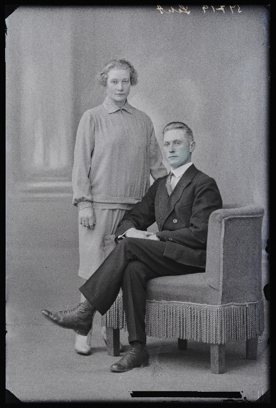 Oskar Leht naisega.