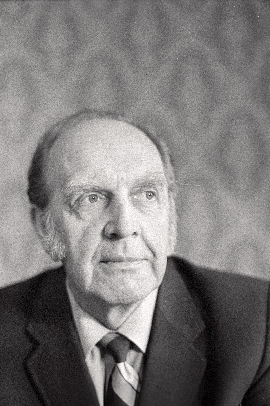 Green, Arnold- 354. polgu parteisekretär, kaardiväekapten, Eesti NSV Ministrite Nõukogu esimehe asetäitja.