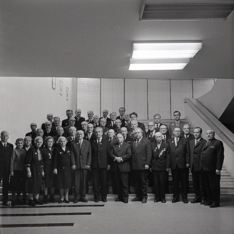 Punased kütid vastuvõtul  EKP Keskkomitees. Esimeses reas vasakult 1. EKP Keskkomitee sekretär K. Vaino, 7. ENSV Ministrite Nõukogu esimees V. Klauson, 8. EKP Keskkomitee esimene sekretär J. Käbin, 9. ENSV Ülemnõukogu Presiidiumi esimees A. Vader, 10. EKP Keskkomitee teine sekretär K. Lebedev, 11. EKP Keskkomitee sekretär V. Väljas; kolmandas reas paremalt 1. ELKNÜ Keskkomitee esimene sekretär I. Toome, 2. EKP Tallinna Linnakomitee esimene sekretär N. Johanson.