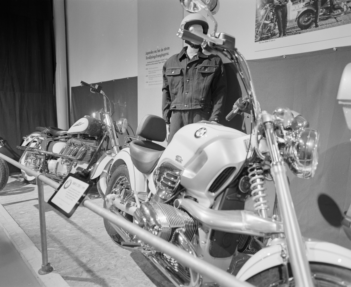 Dokumentation av "Motorcykeln 100 år" i Wallenberghallen. BMW, årsmodell 1999.