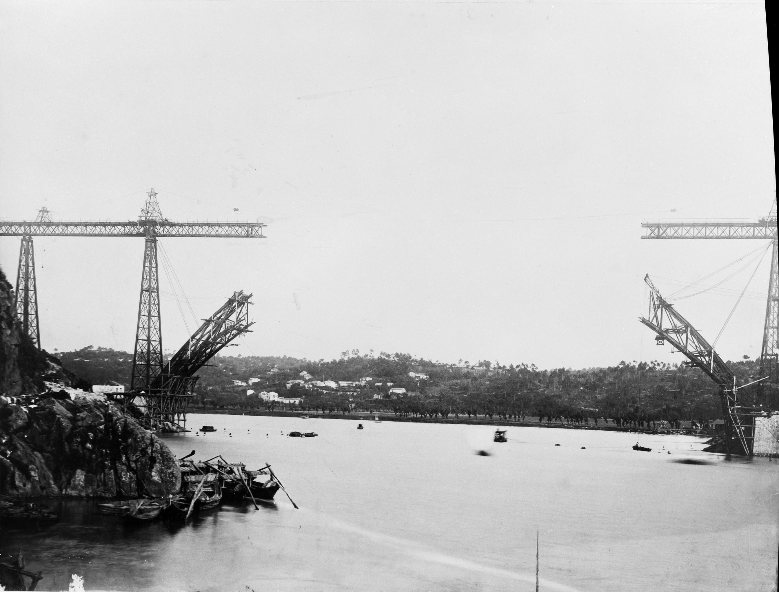 Ponte Maria Pia, Porto, Portugal - Construction of the D. Maria Pia railway bridge, near the city of Oporto, in Portugal. Situation of the works in 24 June 1877.