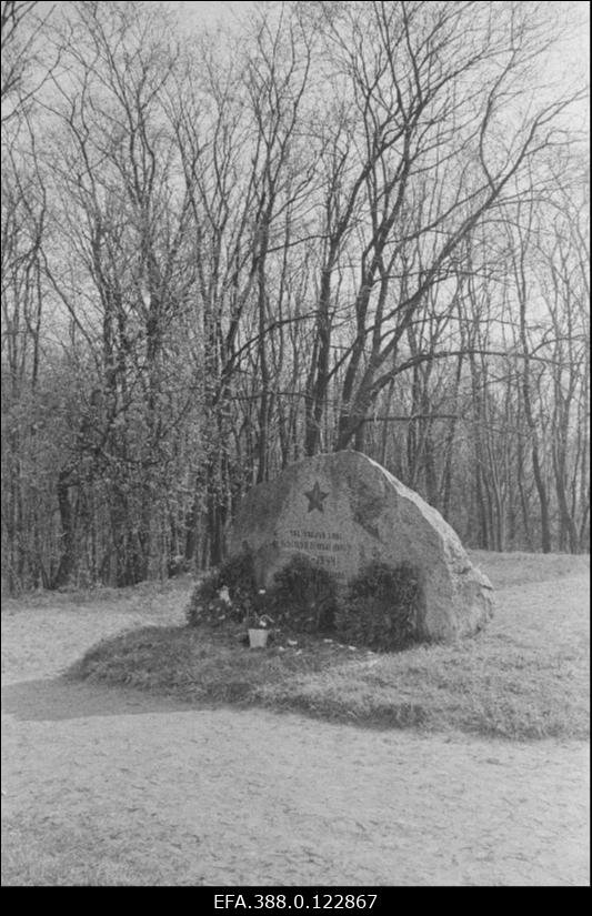 Suures Isamaasõjas langenute mälestuskivi Huntaugu mäel
