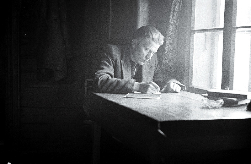 Ajalehe Kolhoosi Küla kirjasaatja Johannes Tiisler.