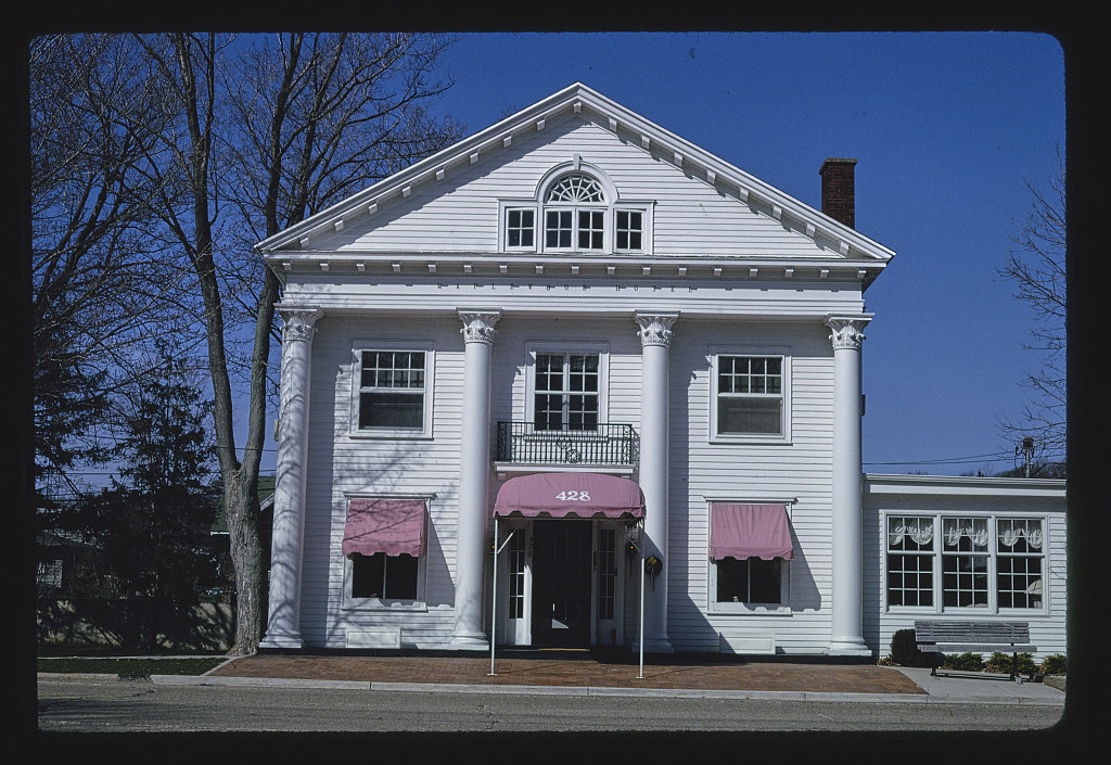 Maplewood Hotel, Butler Street, Saugatuck, Michigan (LOC)