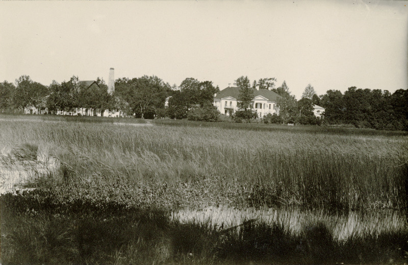 Vaade Kernu mõisa härrastemajale ja viinavabrikule.