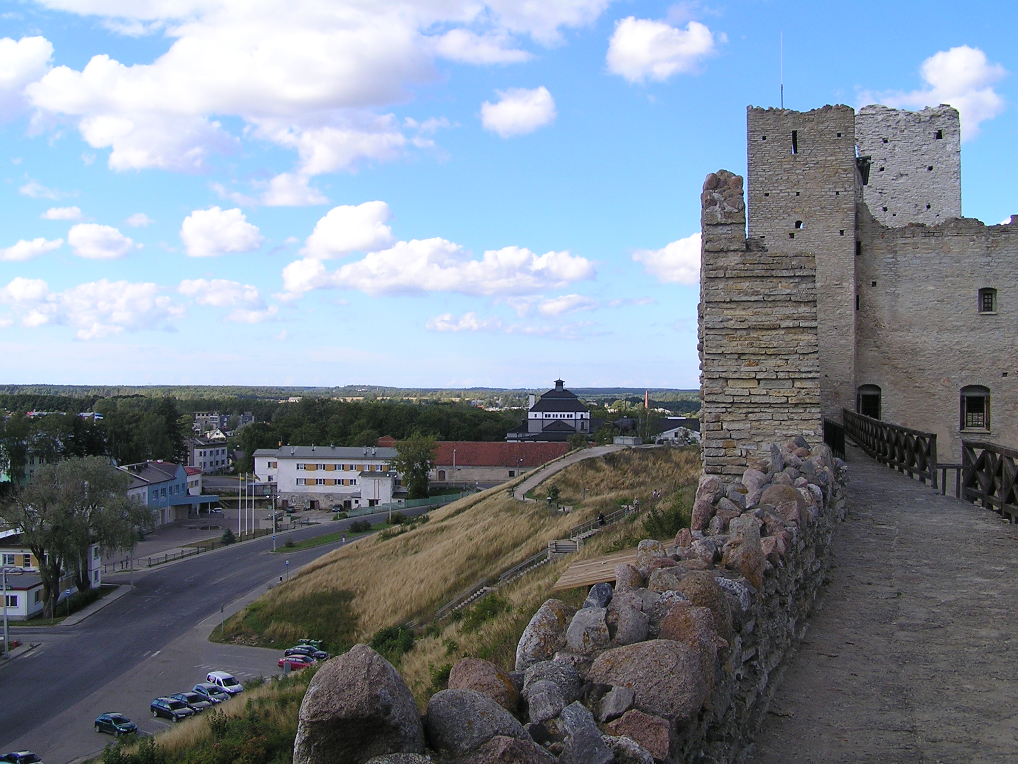 Rakvere linnuse varemed vallikraaviga vaade mäelt nr 15740 - This is a photo of cultural heritage monument of Estonia number