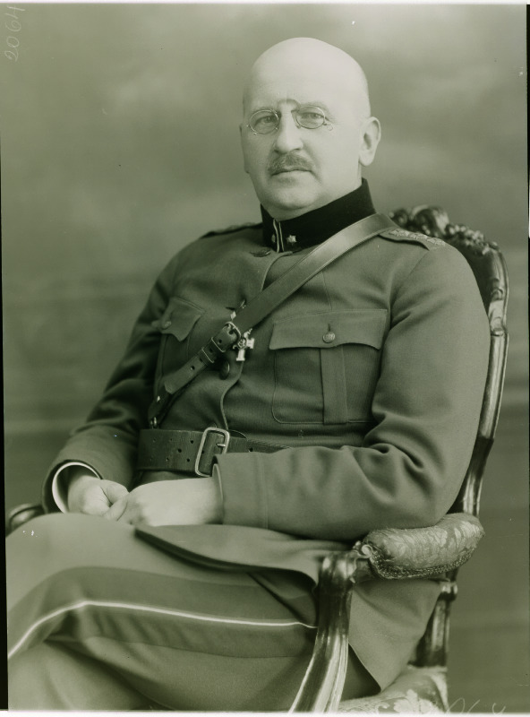 Sõjaväe Tervishoiuvalitsuse ülem sanitaarkindralmajor Arthur Lossmann.