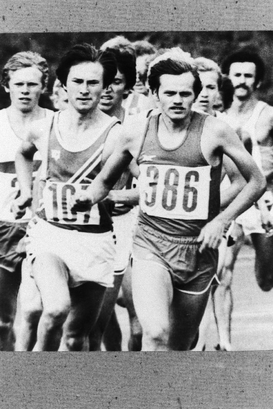 Jooksjaterivi eesotsas on Enn Sellik (nr. 386) ja Rein Valdmaa (nr.107).