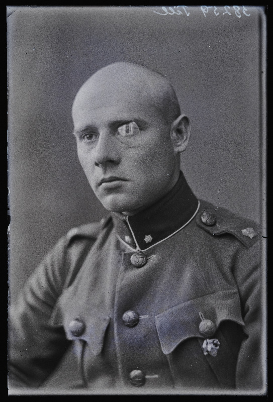 Ratsaväelane, alamleitnant Till Tartust.