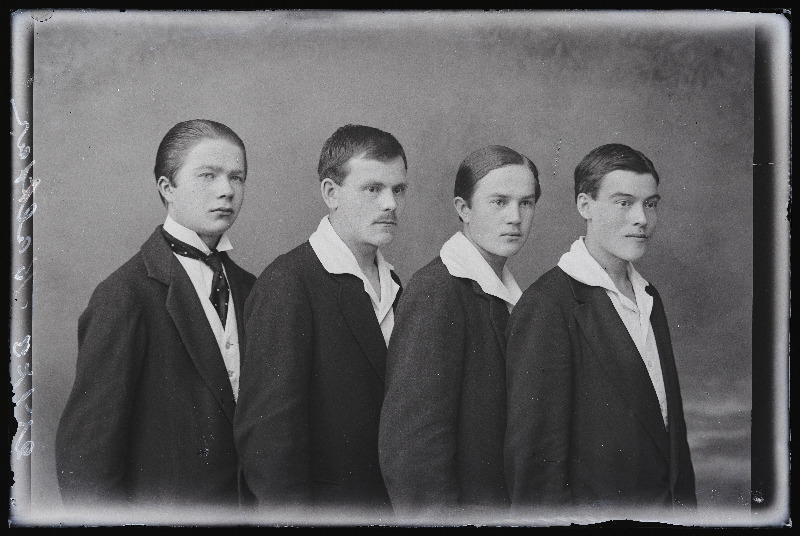 Grupp noormehi, (foto tellija Balzar).
